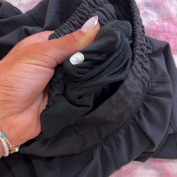 🪩Black Lululemon Hotty Hots! 2.5in Inseam! Size 2! Perfect Condition!🪩 - Picture 7 of 8